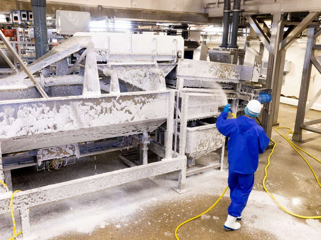 De desinfectiemiddelen die worden gebruikt om een fabriek te reinigen, hebben maar een beperkte werkingsduur