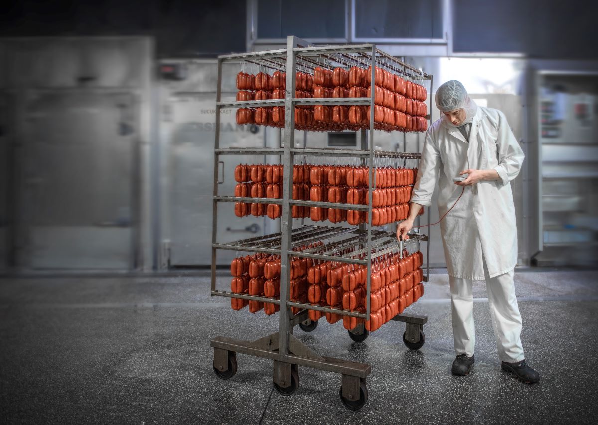 Het was een voordeel dat de lat qua hygiëneregels hier al hoog lag”, aldus Chris Horst van Simons Vleeswaren.