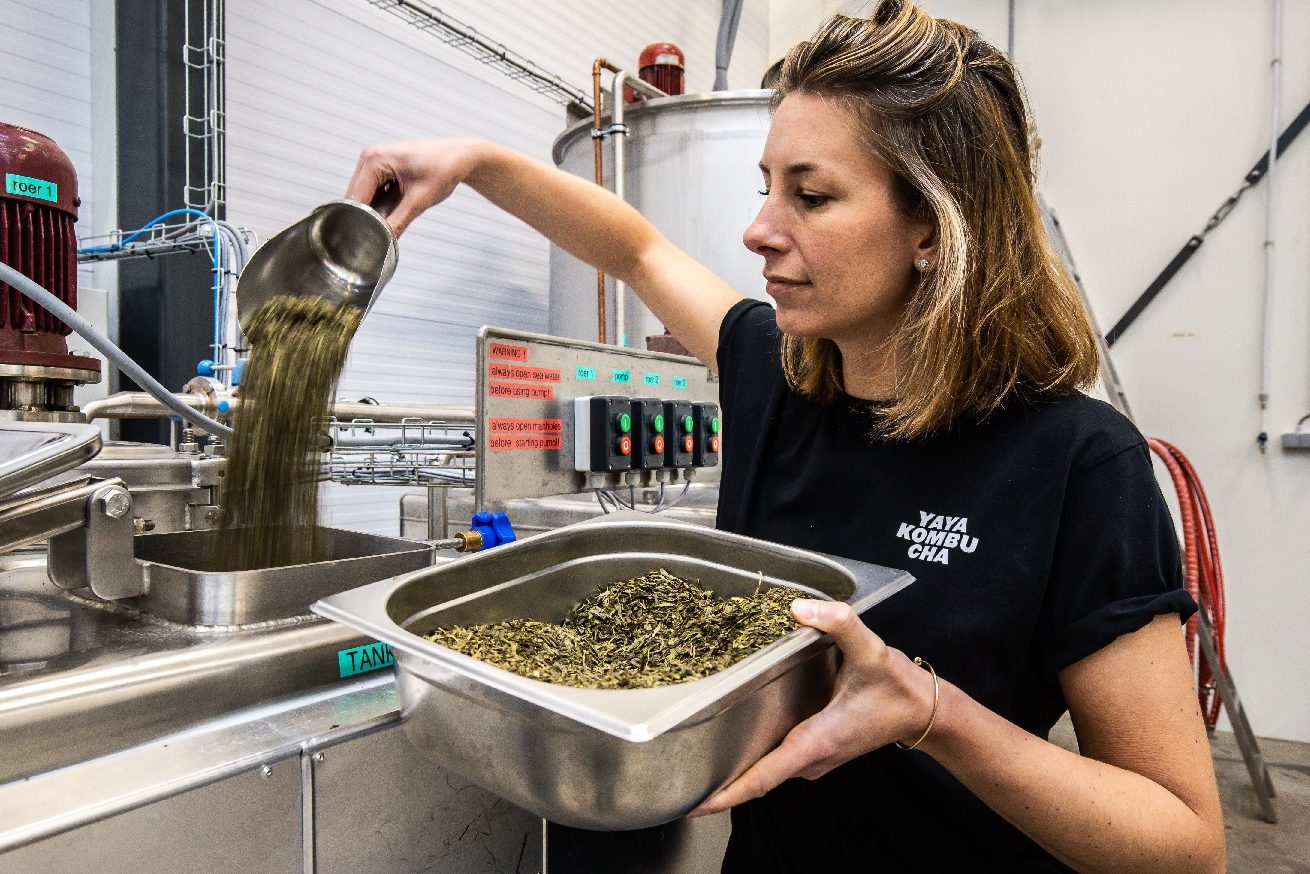 AMSTERDAM - Charlotte en Tom van YAYA Kombucha. Foto: Diederik van der Laan / Dutch Photo Agency