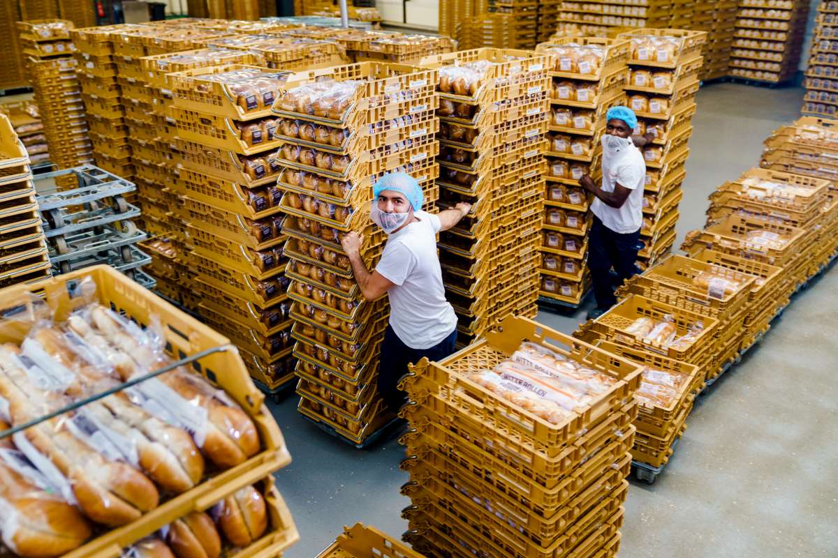 Bakkerij Borgesius. In de ISO-norm staat omschreven hoe de bakkerij altijd kan blijven leveren, ook tijdens een crisis. (foto: Marco de Swart)