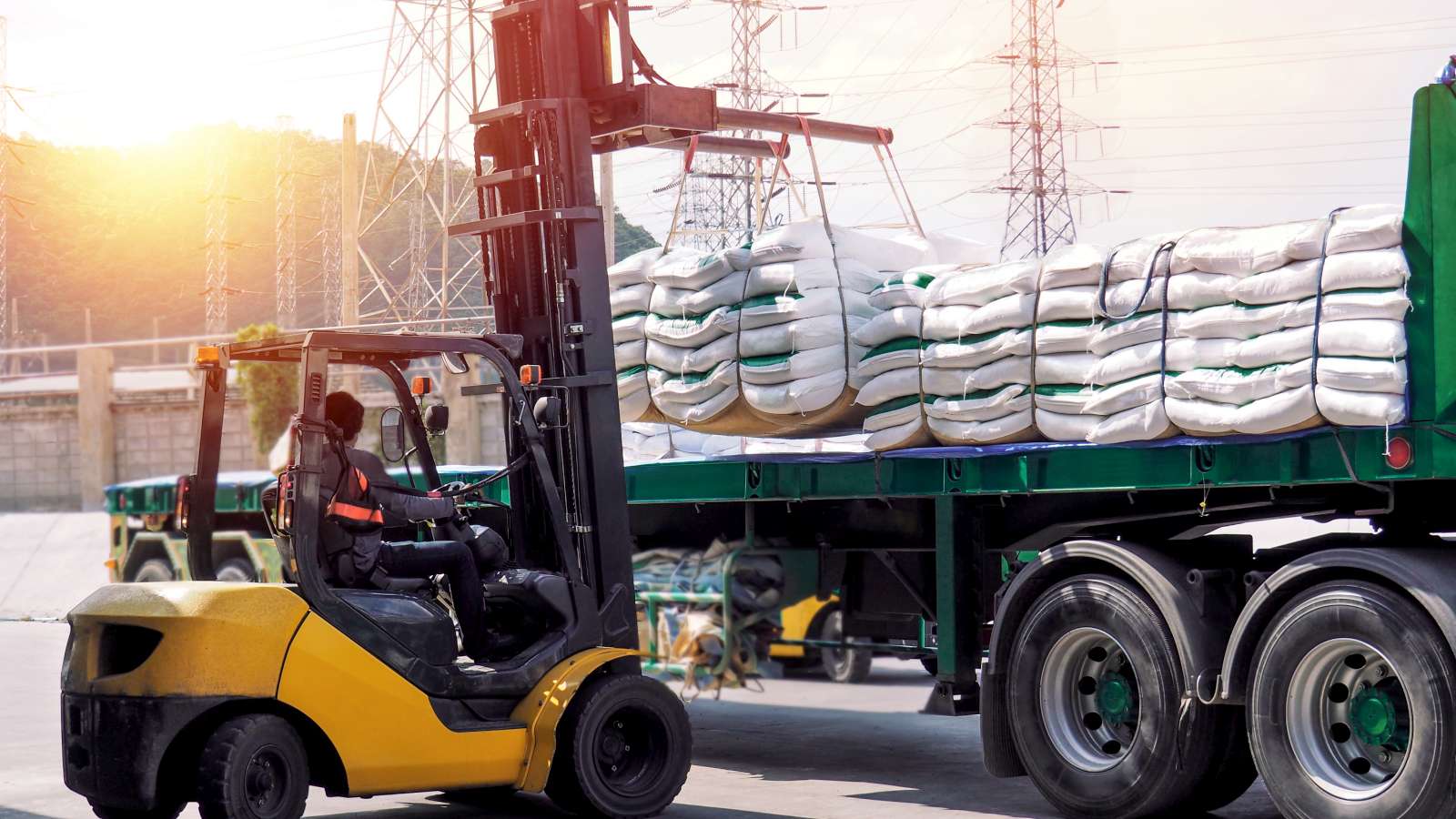 Volgens Rabobank gaan de stijgende prijzen bij producenten leiden tot het aanleggen van voorraden van essentiële grondstoffen