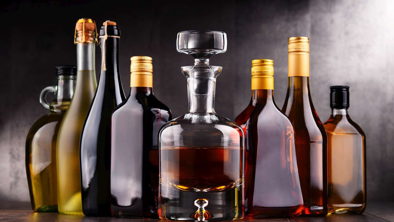 De wettelijke benaming van een gedistilleerde drank moet voortaan verplicht in hetzelfde gezichtsveld staan als de samengestelde term