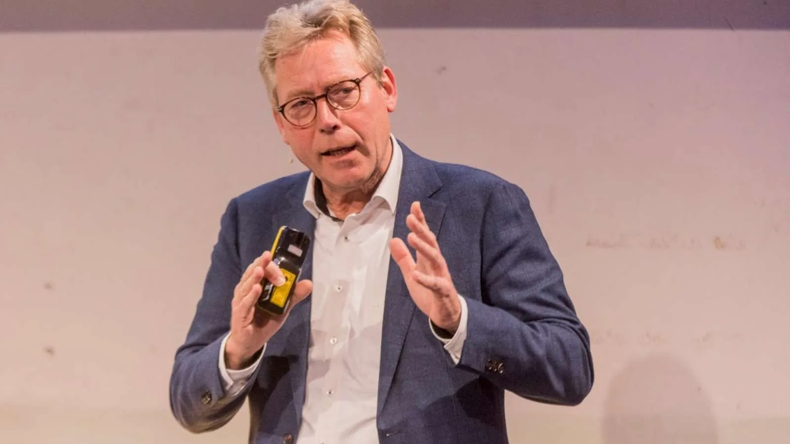 Directeur Cees-Jan Adema van de FNLI roept de overheid op in actie te komen om boodschappen betaalbaar te houden.