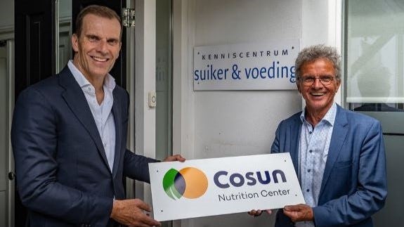 Hans Meeuwis (links), CEO van Cosun, en prof. Frans Kok, voorzitter Wetenschappelijke Raad van het Cosun Nutrition Center. Foto