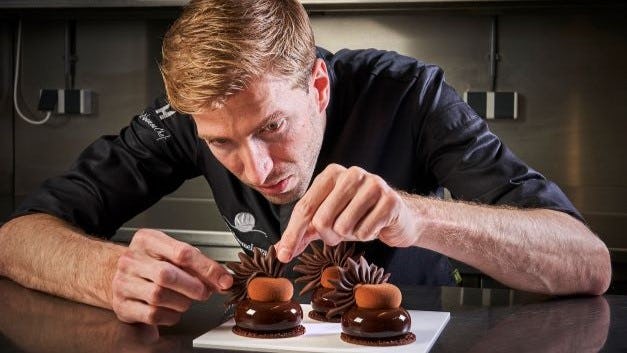 “Bakkers zijn, net als industriële bedrijven, altijd bezig met onder andere innovaties en trends en betere productieprocessen”, zegt Peter Remmelzwaal.