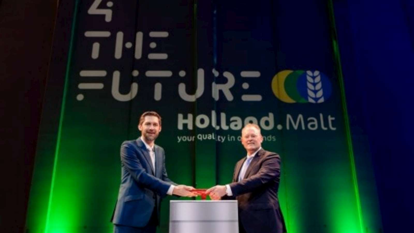 Johan Hamster & Jos Jennissen openen de emissievrije mouterij