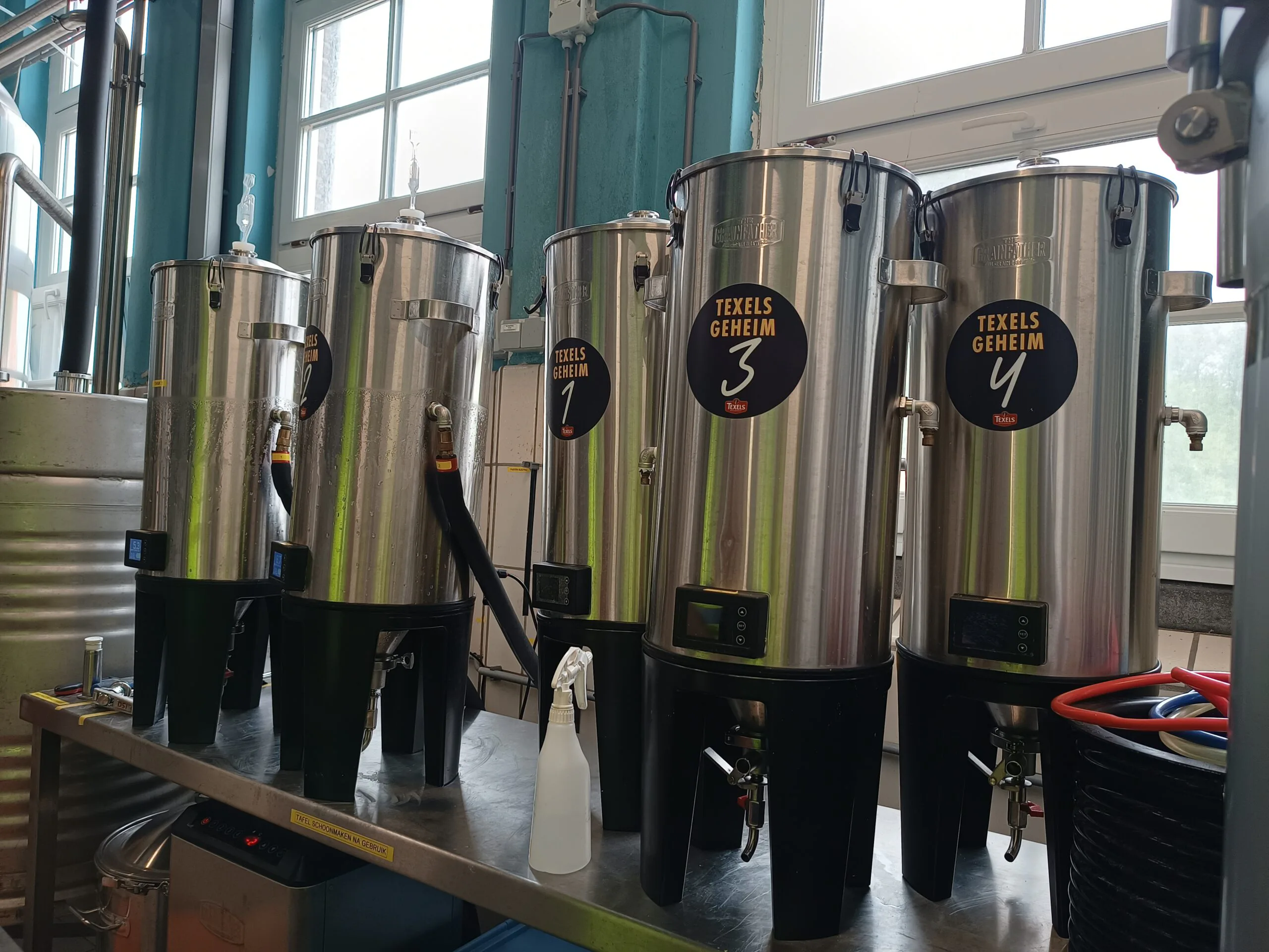 De Texelse brouwerij maakt verschillende innovatieve bieren in haar 'microbrouwerij'