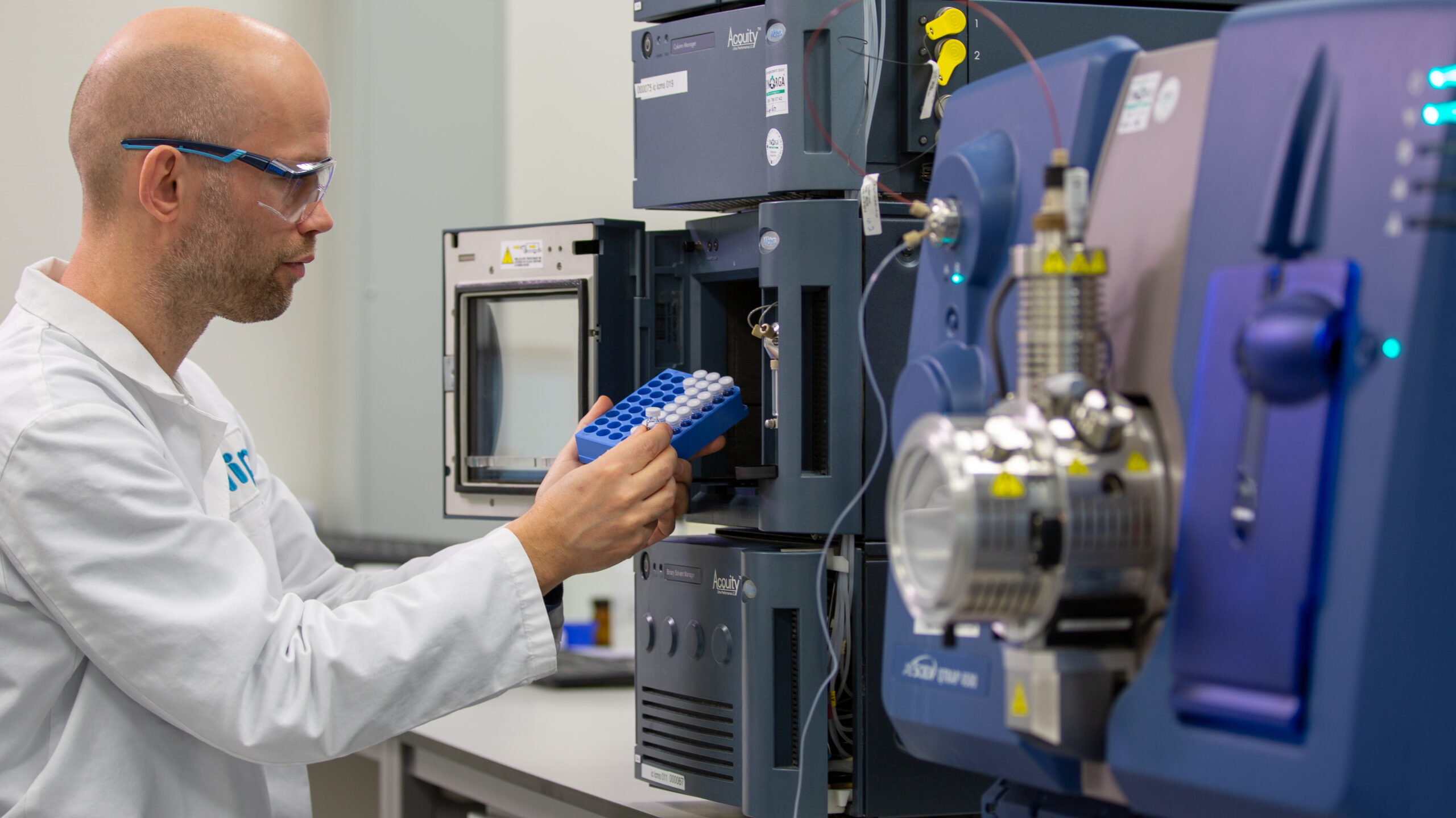 Binnen de Nederlandse zuivelindustrie wordt de voedselveiligheid van rauwe melk geborgd door middel van een structureel monitoringsprogramma op contaminanten en residuen. (Foto: Klaas Eissens, Qlip)