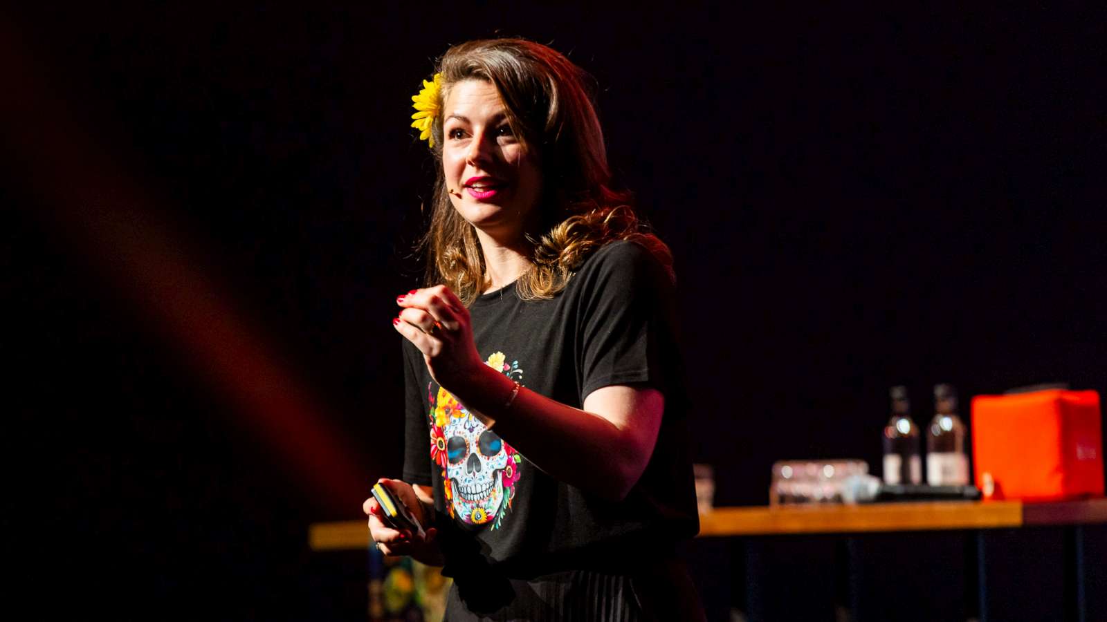 Promovenda Anna-Louisa Peeters van de Technische Universiteit Delft kijkt naar de gebruikte strategieën (frames) om de eiwittransitie te bevorderen. Fotocredit: Tom Doms