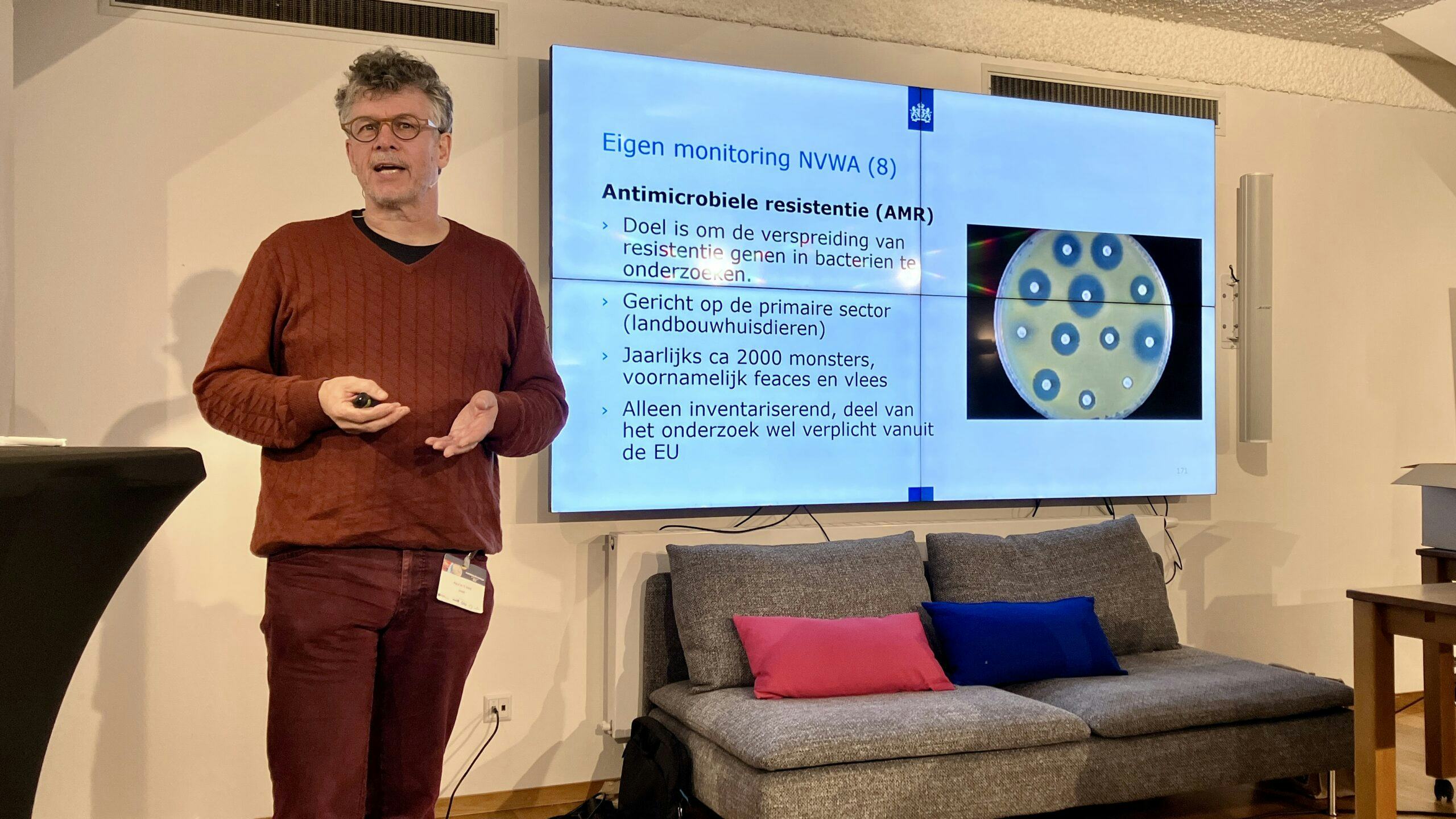 Paul in 't Veld (NVWA) geeft inzicht in hoe microbiologische data uit bedrijven en laboratoria worden ingezet voor toezicht, signalering en risicobeoordeling.