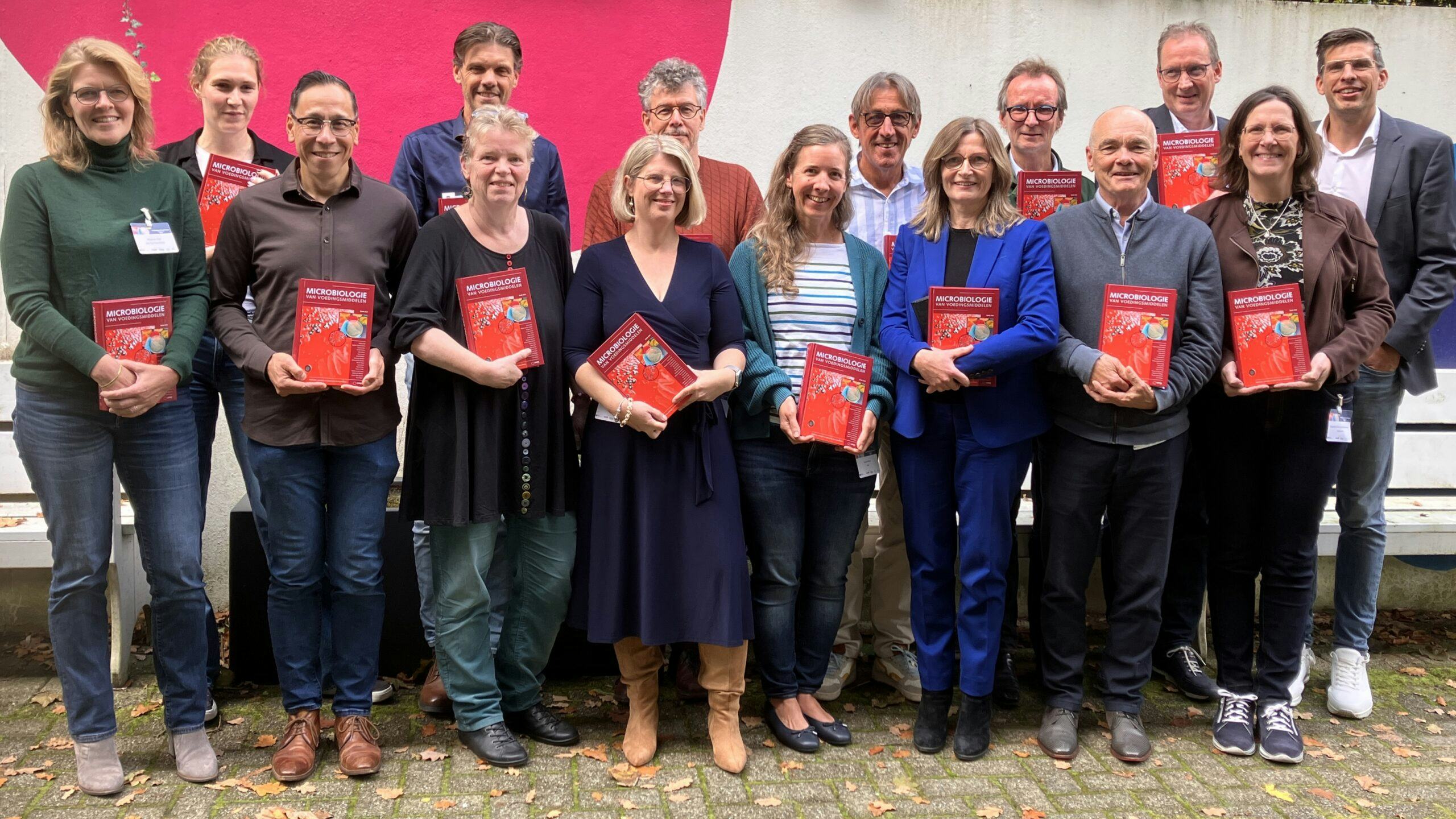 Zesde editie 'Microbiologie van Voedingsmiddelen' gelanceerd tijdens Praktijkdag in Zeist