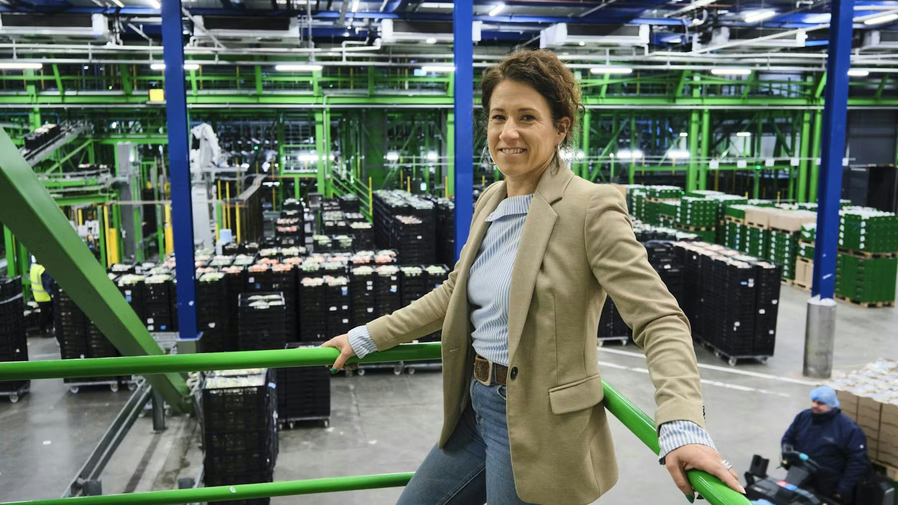 Directeur Jantine Heemskerk in de productieruimte van haar bedrijf in Rijnsburg. Foto: Fred Libochant Fotografie Rijnsburg / Jantine Heemskerk Fresh & Easy